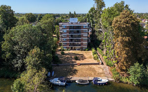 Riverside Court, River Reach, Teddington- click for photo gallery